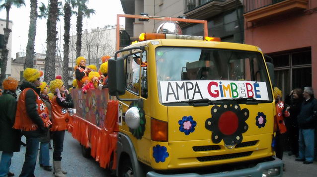 Celebraci de la rua de Carnestoltes de l'AMPA de l'escola Gimbeb de Gav Mar (13 febrer 2010)